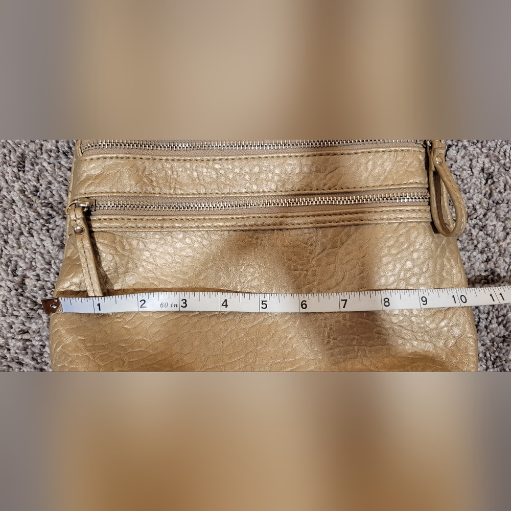 S & Co Champagne Crossbody Zip Purse - Picture 3 of 7